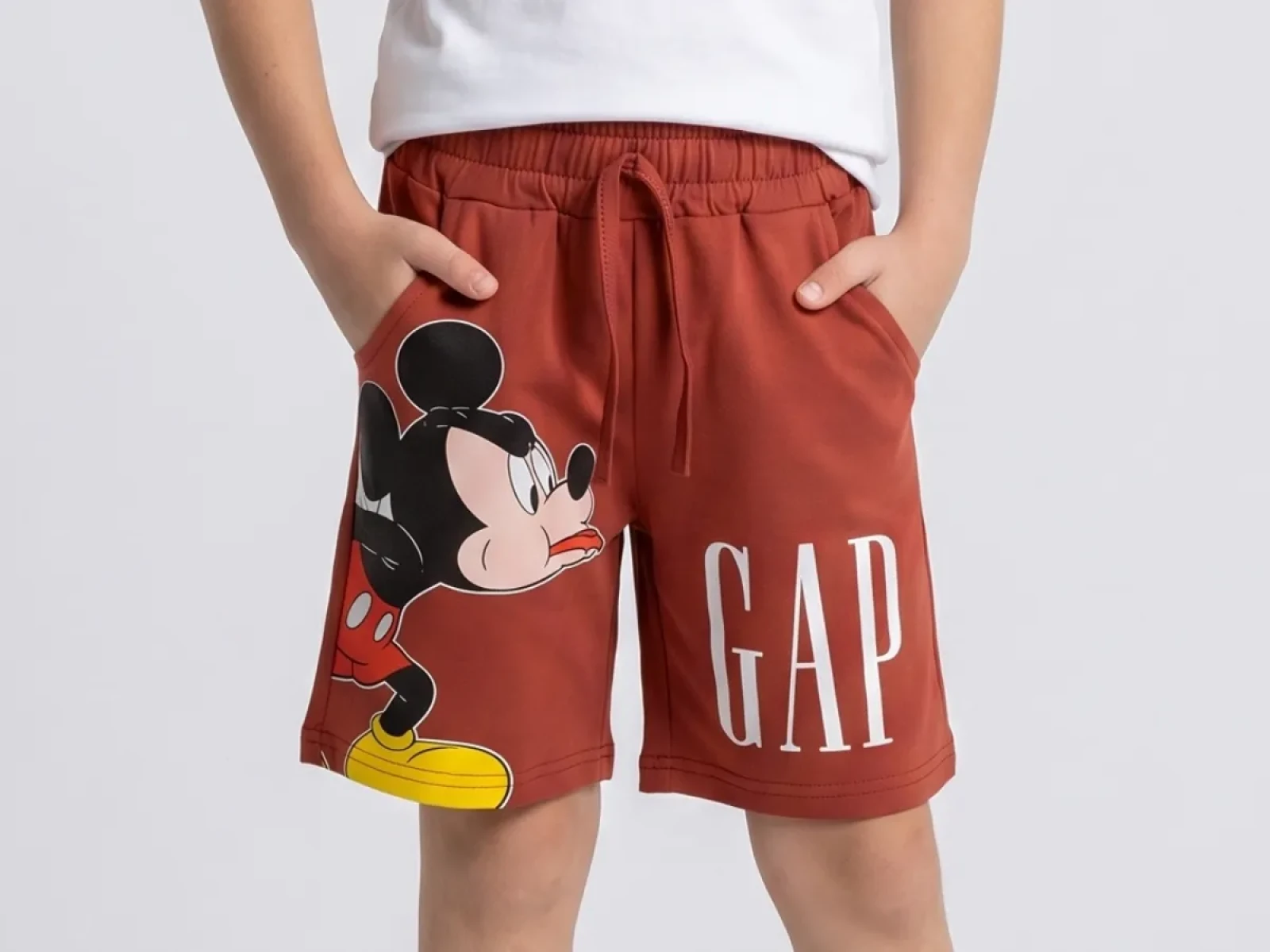7/10 YAŞ ERKEK ŞORT CEPLİ MİCKEY GAP BASKILI